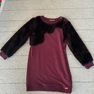 Girls burgundy “Junior Gaultier” long sleeve dress w faux fur detailing Size 6